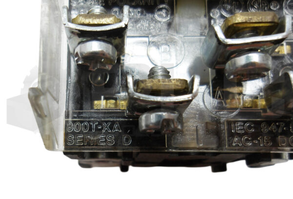 ALLEN  BRADLEY 800T-H2 /T SELECTOR SWITCH W/ (2)800T-XA /D CONTACT BLOCK - Image 6
