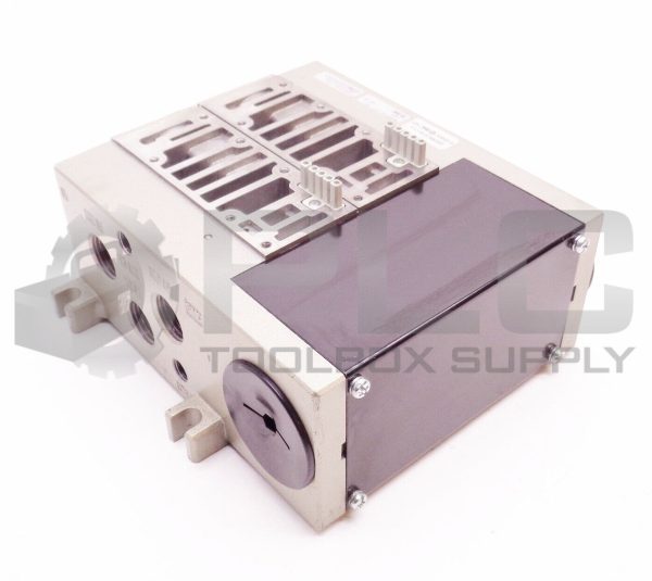 NEW SMC NVV5FS4-01T-021-04T BASE MOUNTED PLUG-IN