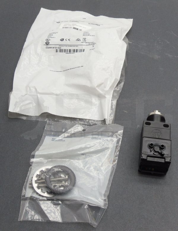NEW ALLEN BRADLEY 42GRF-9100-QD /B FIBER OPTIC SENSOR 10-30VDC