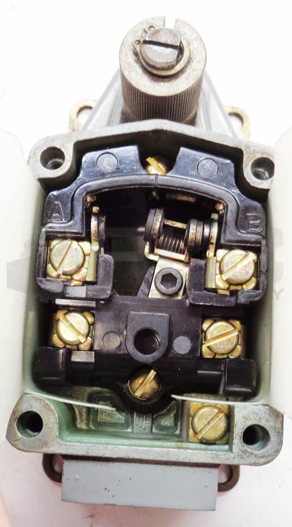 NEW SQUARE D 9007 TUB-5 SER C LIMIT SWITCH 600V AC 15A DC 0.2A TUB5 75200 - Image 4