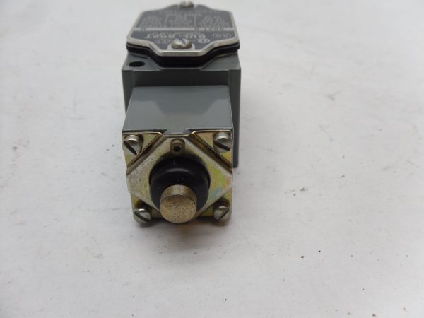 NEW ALLEN BRADLEY 802T-B SER D OILTIGHT LIMIT SWITCH NSMP - Image 4