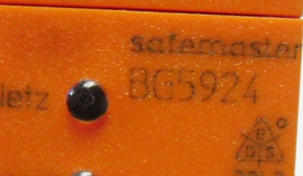 NEW DOLD BG5924.02/61 AC/DC24V SAFEMASTER RELAY - Image 6